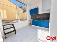 BESSAN - IMMEUBLE DE RAPPORT 2 appartements T3 + COUR + COMBLES — photo 4