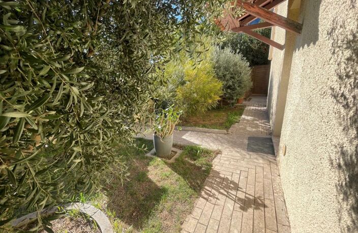 A VENDRE SIX-FOURS-LES-PLAGES 83140 BELLE MAISON 4 PIECES EN CENTRE VILLE — photo 4