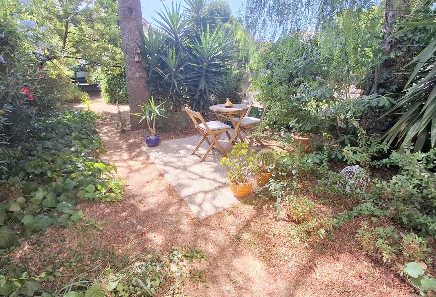 Appartement À Vendre - T2 en Rez de jardin à SANARY SUR MER — photo 1
