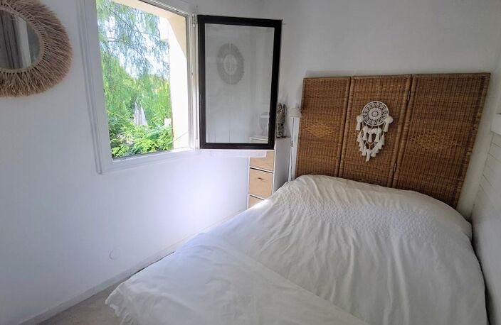 Appartement À Vendre - T2 en Rez de jardin à SANARY SUR MER — photo 4