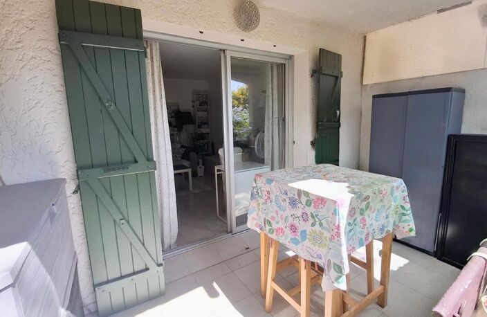 Appartement À Vendre - T2 en Rez de jardin à SANARY SUR MER — photo 5