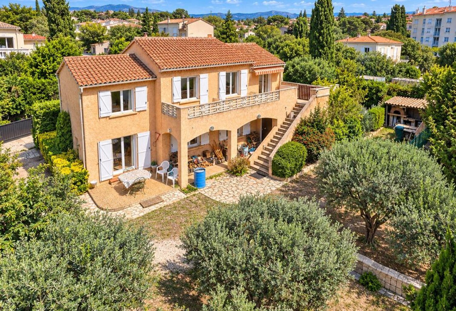 Maison À Vendre 170 m² – 2 appartements – terrain 1 300 m² – grand garage – fort potentiel La Seyne sur Mer — photo 1