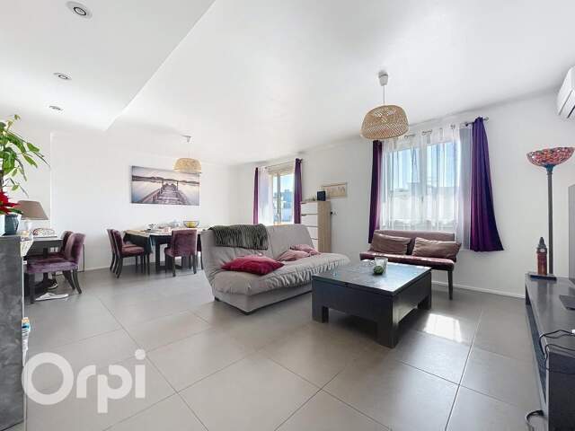 SAINT-RAPHAËL – APPARTEMENT 3 PIÈCES TRAVERSANT EXPOSÉ SUD AVEC BALCON, PARKING ET CAVE — photo du bien