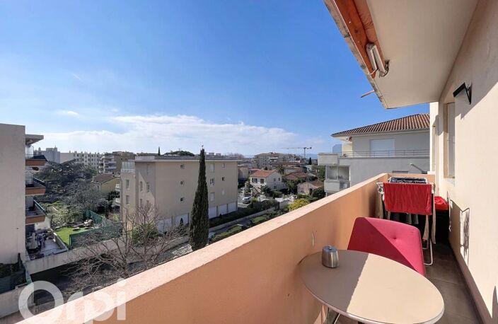 SAINT-RAPHAËL – APPARTEMENT 3 PIÈCES TRAVERSANT EXPOSÉ SUD AVEC BALCON, PARKING ET CAVE — photo 3