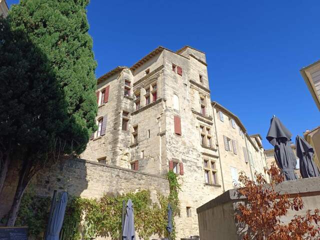 Uzès Centre Historique – Charmant studio rénové dans immeuble Renaissance — photo du bien