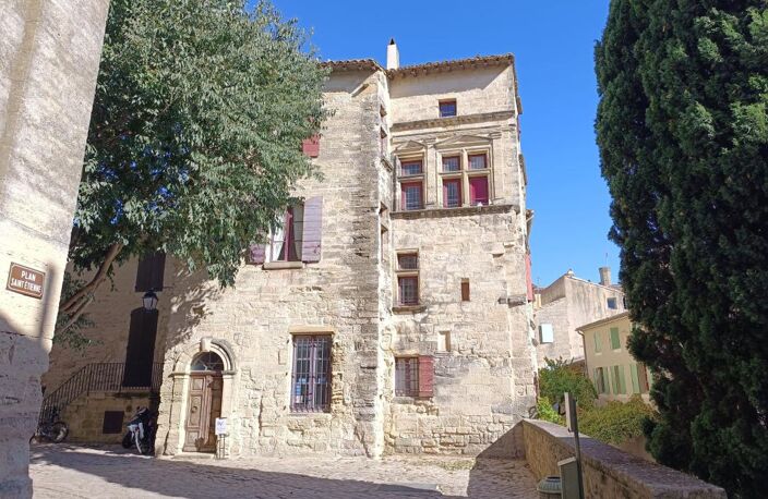 Uzès Centre Historique – Charmant studio rénové dans immeuble Renaissance — photo 3