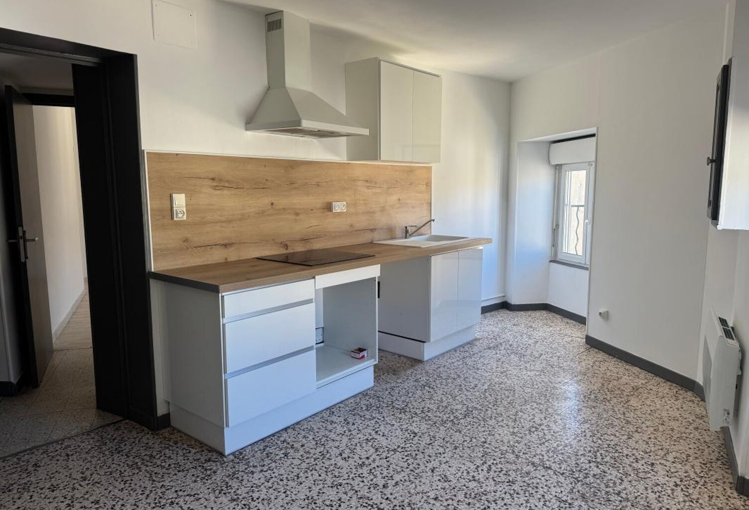 Appartement À Louer 2ème étage SAINT-AMBROIX — photo 1