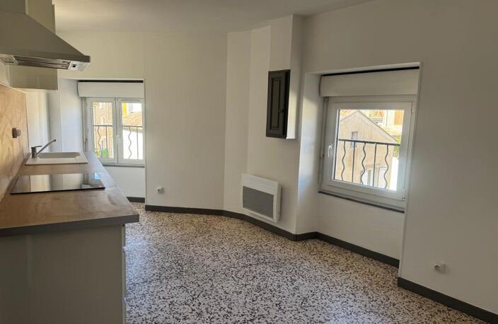 Appartement À Louer 2ème étage SAINT-AMBROIX — photo 2