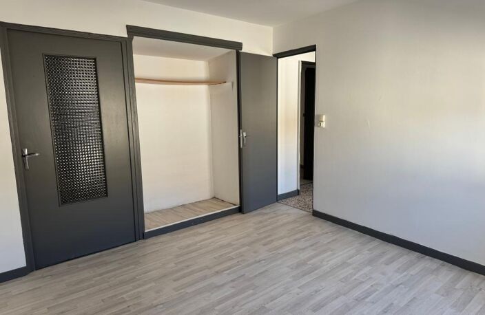 Appartement À Louer 2ème étage SAINT-AMBROIX — photo 4