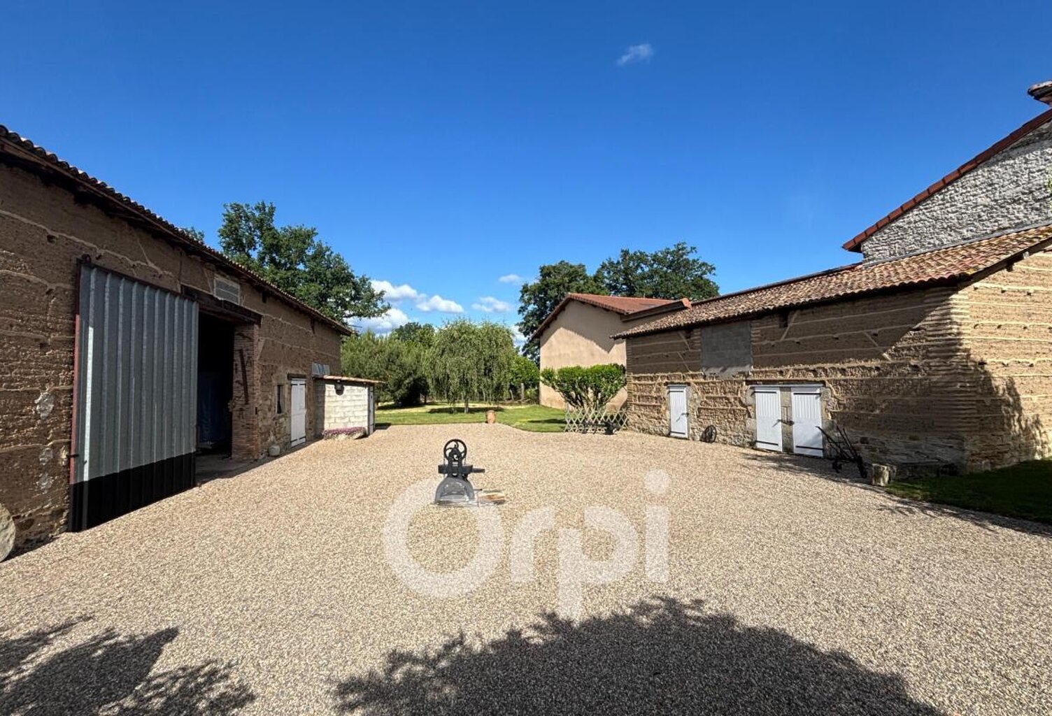 🏡 EXCLUSIVITÉ ORPI – BULHON | GRANGE AVEC TERRAIN CONSTRUCTIBLE — photo 1