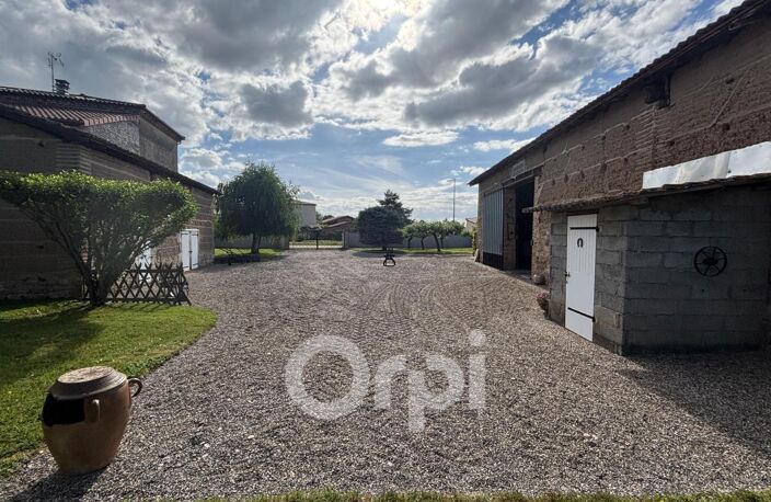 🏡 EXCLUSIVITÉ ORPI – BULHON | GRANGE AVEC TERRAIN CONSTRUCTIBLE — photo 3