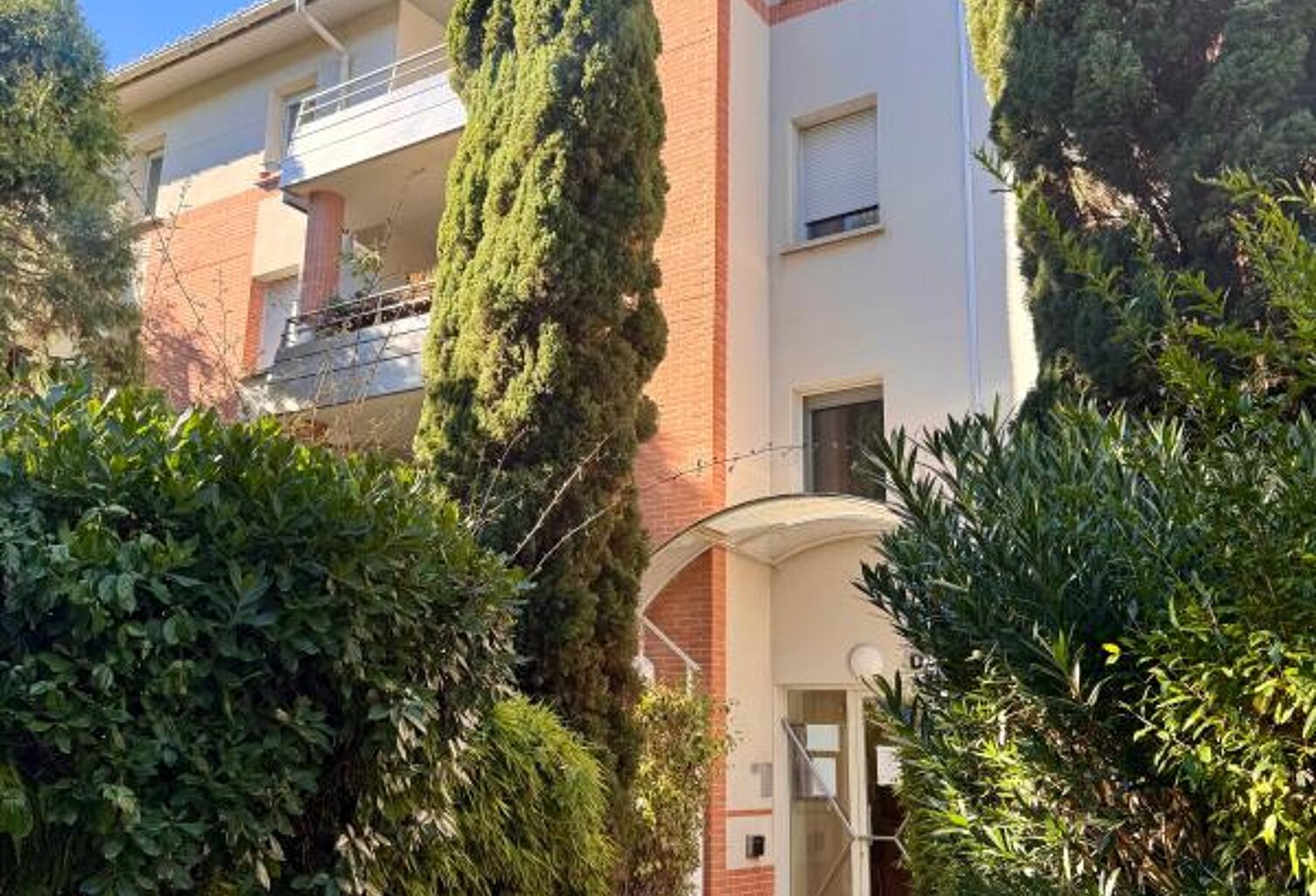 Appartement climatisé, rénové, avec balcon — photo 1