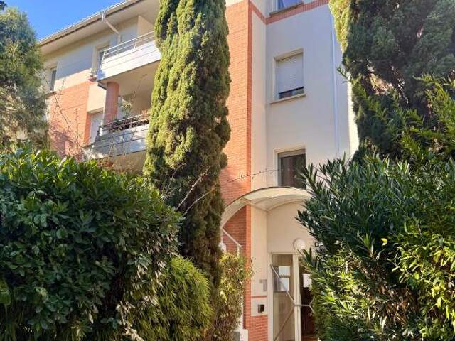 Appartement climatisé, rénové, avec balcon — photo du bien