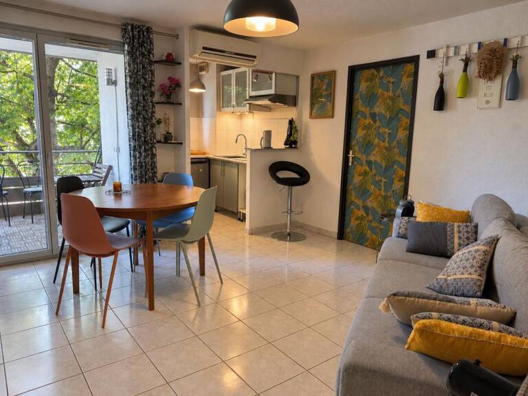 Appartement climatisé, rénové, avec balcon — photo 1