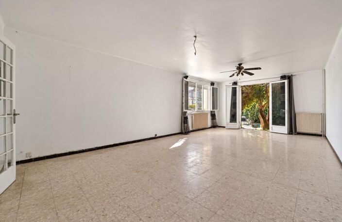 NÎMES – APPARTEMENT EN REZ-DE-CHAUSSÉE DE VILLA – 111,42 M² – À RÉNOVER PISCINE PRIV — photo 2