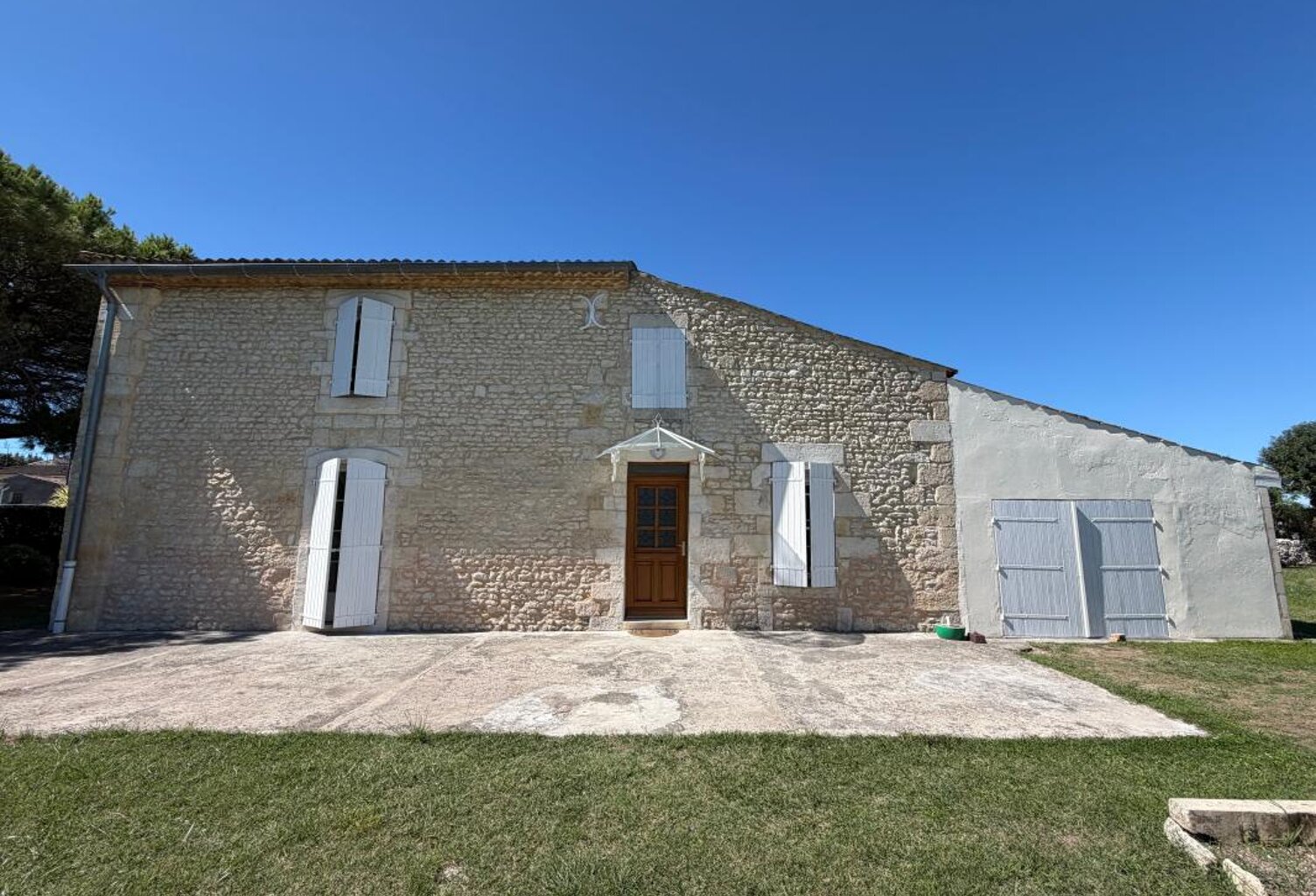 Maison en pierre à vendre secteur BARZAN — photo 1