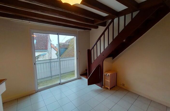 CENTRE SAINT AIGNAN - MAISON DE VILLE T2 + COURETTE — photo 3