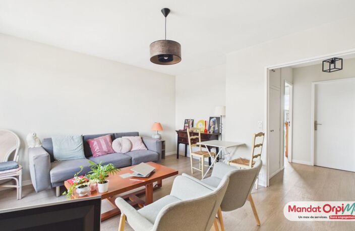 À VENDRE REIMS-GAMBETTA : 46M2 en dernier étage avec Box fermé, vue Cathédrale et Basilique — photo 2