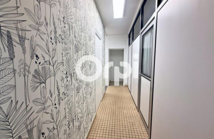 HERBIGNAC – ENSEMBLE IMMOBILIER ATYPIQUE ALLIANT HABITATION ET ACTIVITÉ PROFESSIONNELLE — photo 4