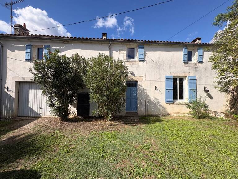 Demeure de charme Charentaise de 256 m² avec dépendances et jardin de 1 775 m² à Thézac — photo 1