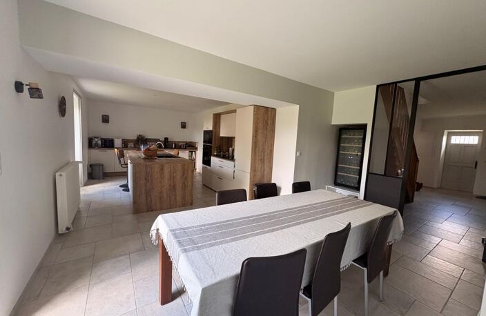 Demeure de charme Charentaise de 256 m² avec dépendances et jardin de 1 775 m² à Thézac — photo 3