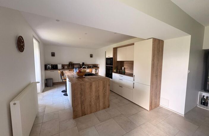 Demeure de charme Charentaise de 256 m² avec dépendances et jardin de 1 775 m² à Thézac — photo 4