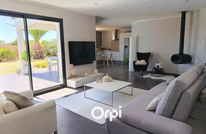 VILLA TI PUNCH – LE CHARME D'UNE MAISON MODERNE AVEC JARDIN TROPICAL À DEUX PAS DES PLAGES — photo 4