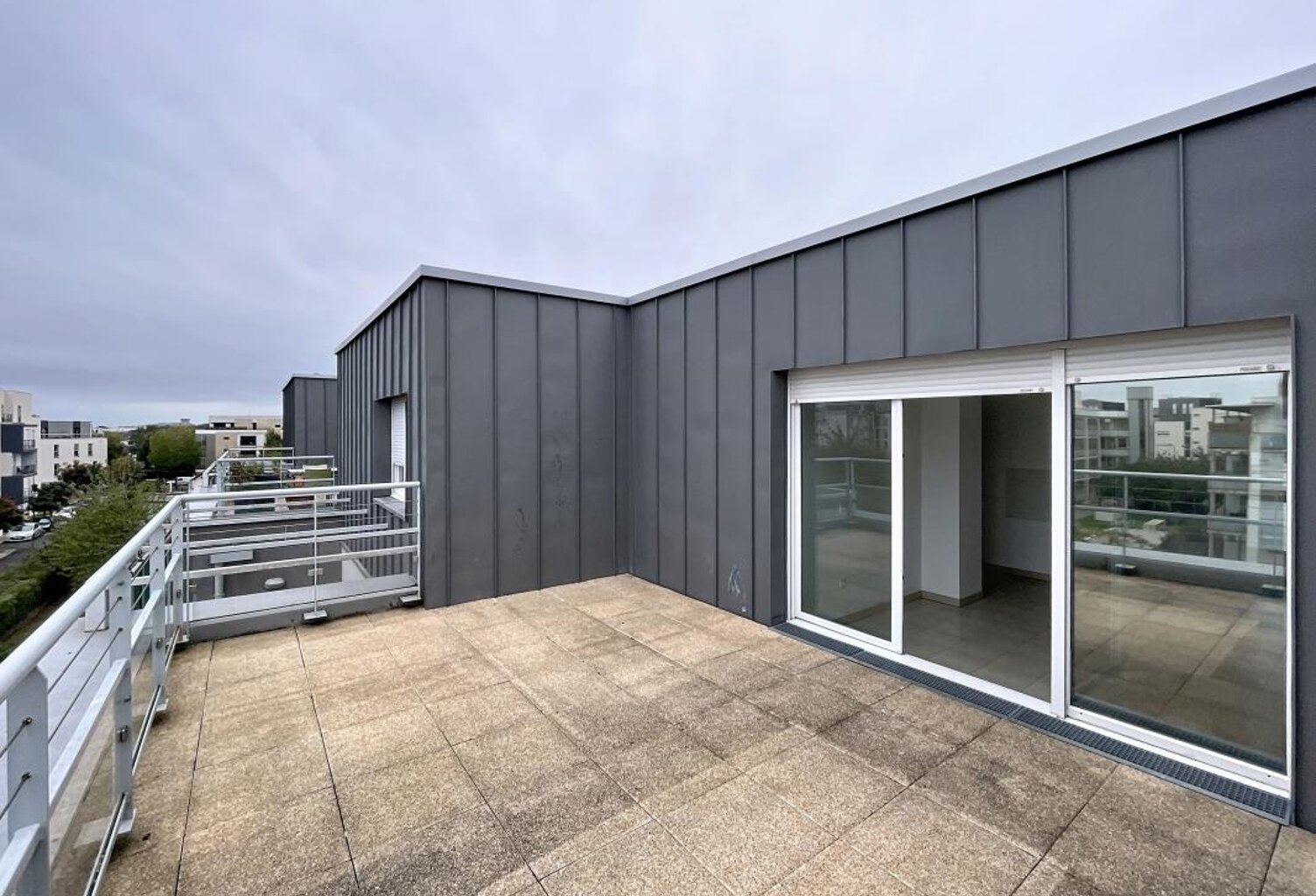 APPARTEMENT TOURS NORD DERNIER ETAGE AVEC TERRASSE — photo 1