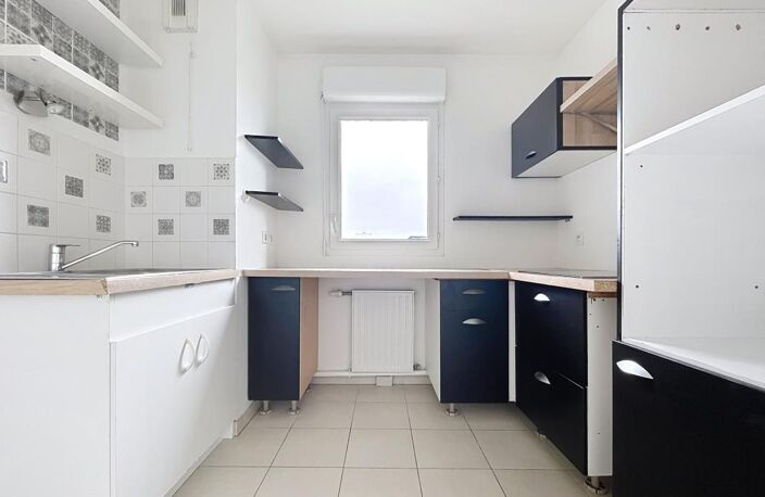 APPARTEMENT TOURS NORD DERNIER ETAGE AVEC TERRASSE — photo 3