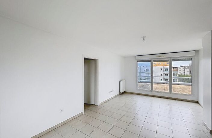 APPARTEMENT TOURS NORD DERNIER ETAGE AVEC TERRASSE — photo 4