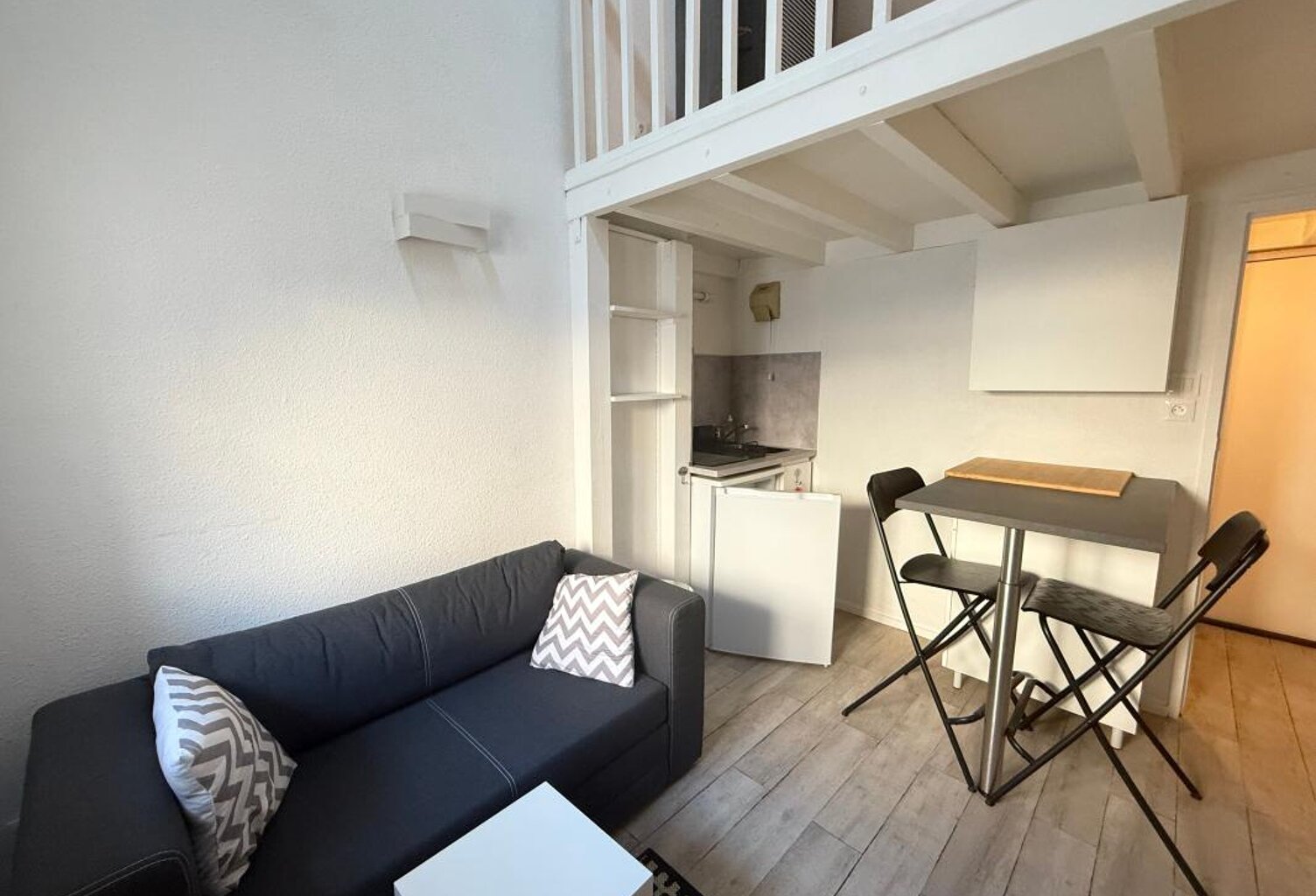 STUDIO MEUBLE DE 21M2 HYPER CENTRE - TOULOUSE JEAN JAURES — photo 1