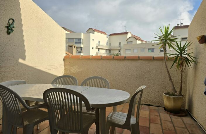 Charmante maison avec terrasse, 4 à 6 couchages et parking privatif, à deux pas du port — photo 2