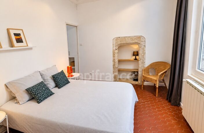AVIGNON INTRA-MUROS – APPARTEMENT DE CARACTÈRE – RÉNOVÉ – POTENTIEL LOCATIF — photo 2