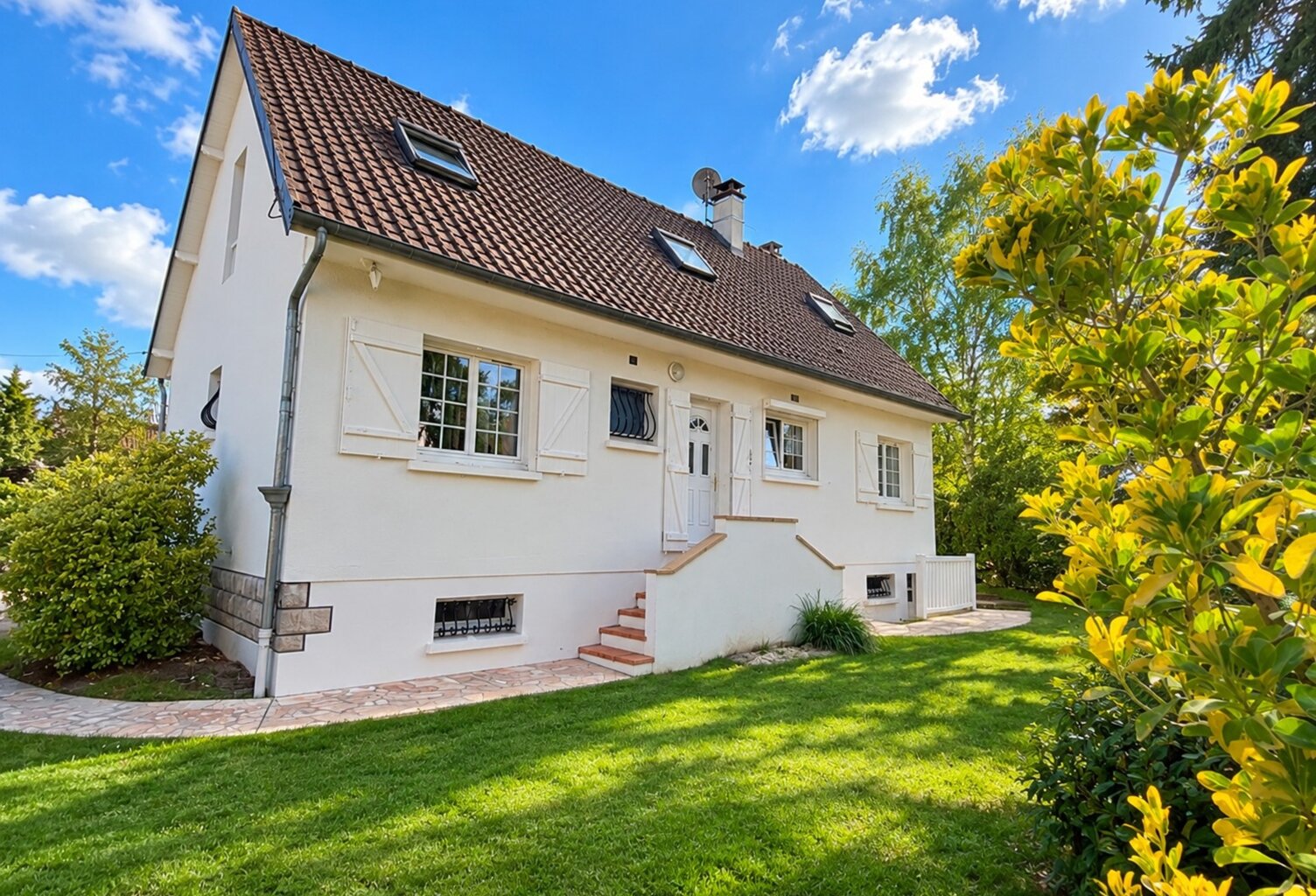Au calme en impasse : maison familiale, 4 chambres dont 2 de plain-pied, 767 m² de terrain — photo 1