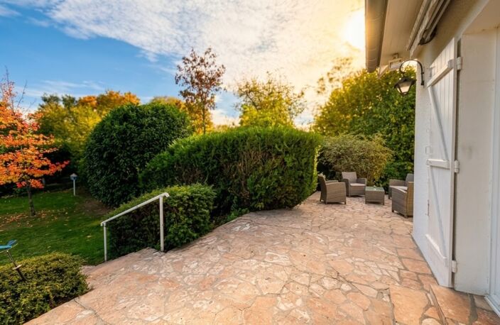 Au calme en impasse : maison familiale, 4 chambres dont 2 de plain-pied, 767 m² de terrain — photo 5