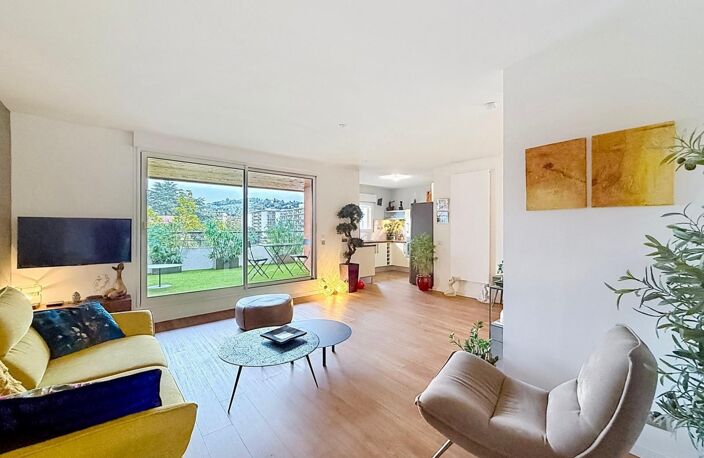 SUPERBE T2 TRAVERSANT AU DERNIER ÉTAGE AVEC DEUX TERRASSES, CAVE ET GARAGE ANNEMASSE (74) — photo 3
