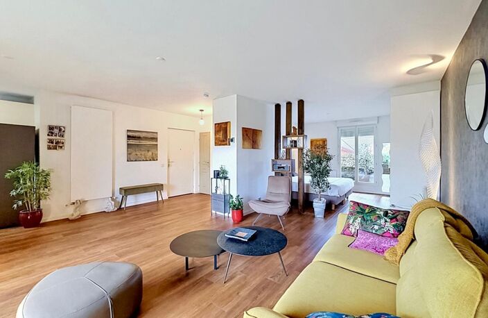 SUPERBE T2 TRAVERSANT AU DERNIER ÉTAGE AVEC DEUX TERRASSES, CAVE ET GARAGE ANNEMASSE (74) — photo 4
