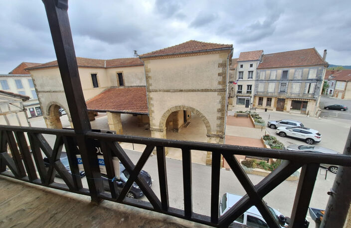 🏡 URGENT  IMMEUBLE À VENDRE AU CŒUR DU CENTRE HISTORIQUE DE MIÉLAN !💥 50 000 €  PRIX FERME ET NON NÉGOCIABLE ! — photo 3