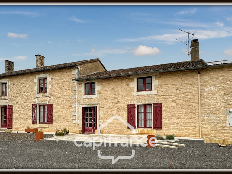 Maison en pierre à vendre 6 pièces 4 chambres + studio indépendant sur terrain 3 260 m² avec dépendances Champigny-En-Rochereau (86) — photo 1