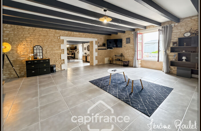 Maison en pierre à vendre 6 pièces 4 chambres + studio indépendant sur terrain 3 260 m² avec dépendances Champigny-En-Rochereau (86) — photo 5