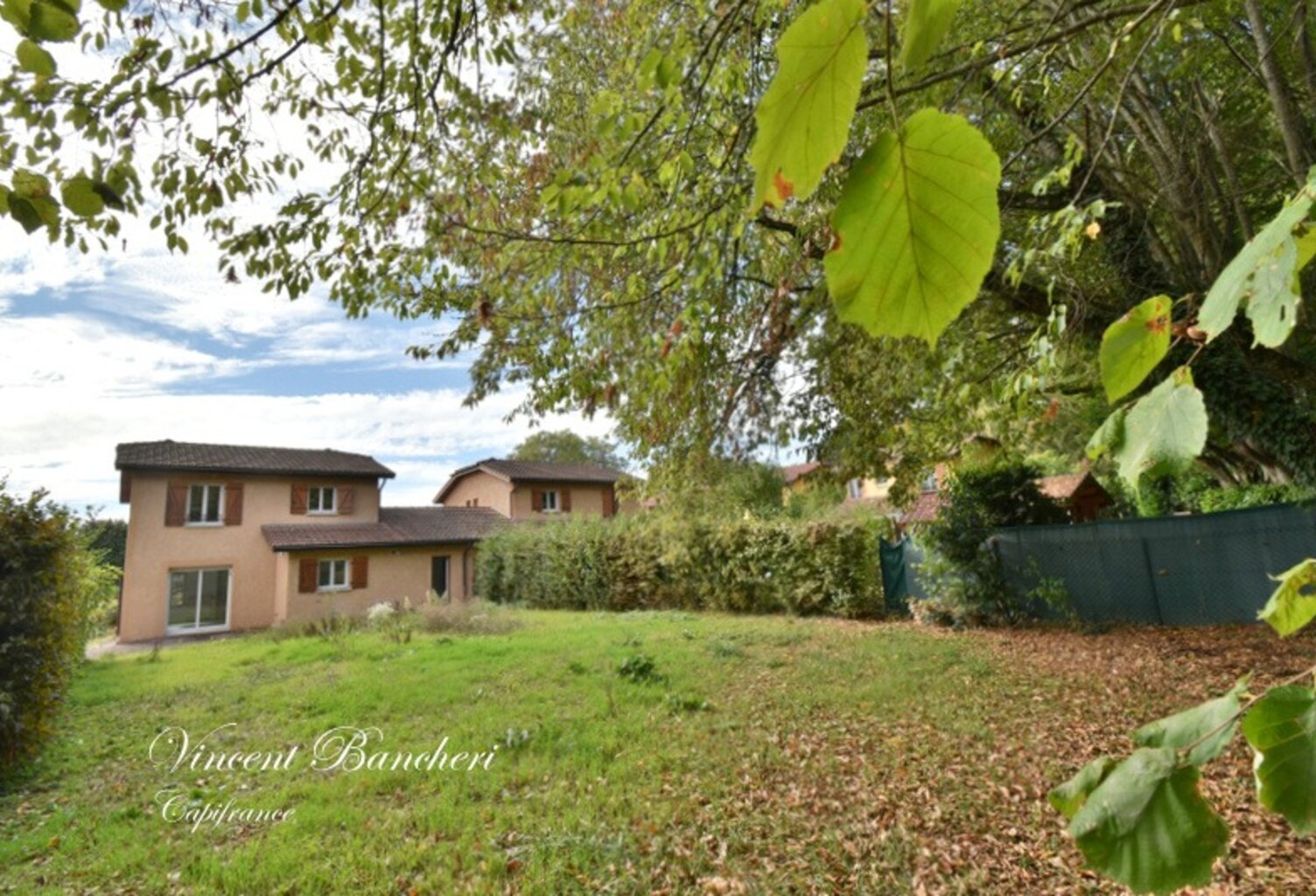 REIGNIER– MAISON FAMILIALE DE 117 M² AVEC JARDIN, 4 CHAMBRES, GARAGE FERMÉ ET PARKING PRIVATIF — photo 1
