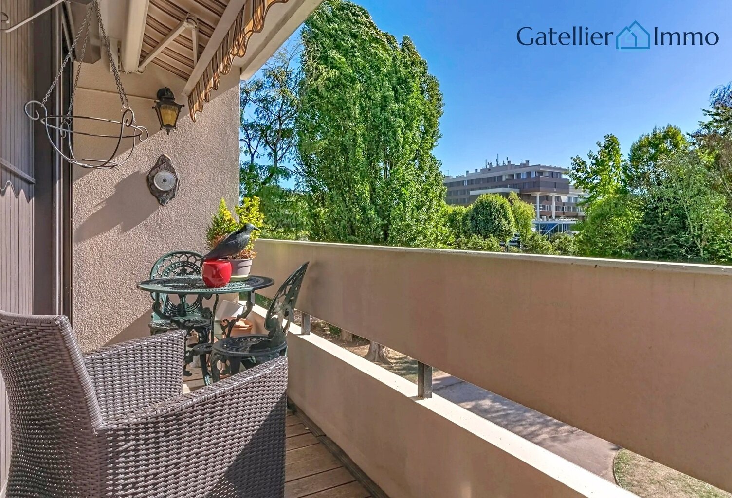 3 PIÈCES RÉNOVÉ – BALCON PLEIN SUD – 3 PLACES DE PARKING — photo 1