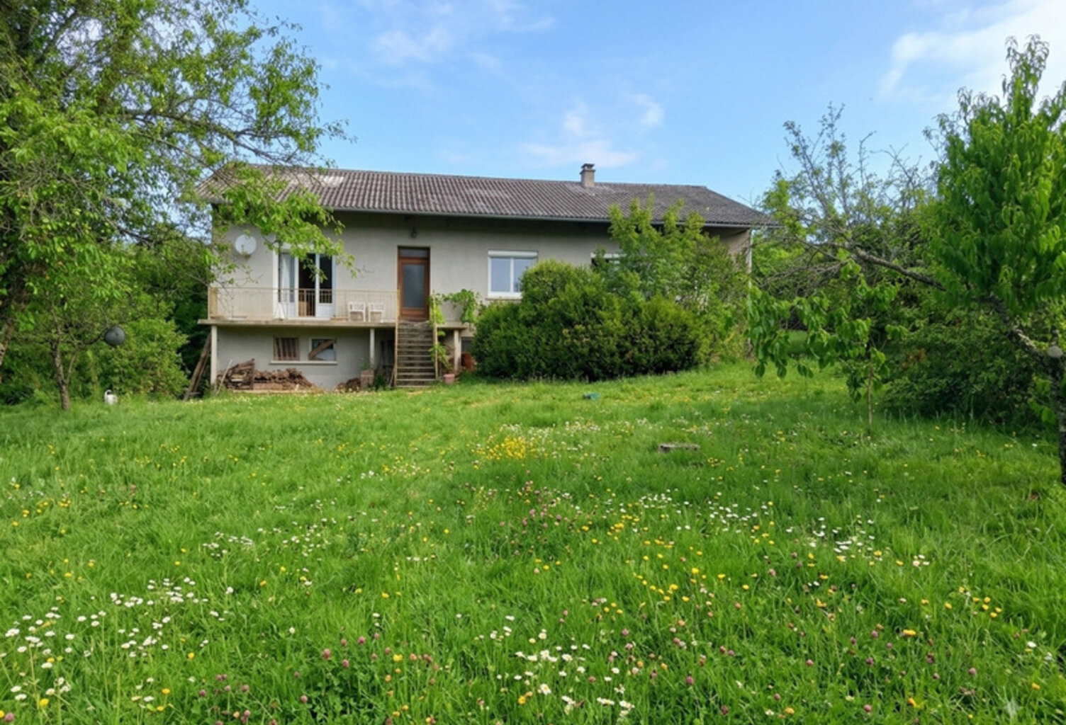 Belle maison familiale de 167 m² hab. avec grand jardin arboré à Cruzy-le-Châtel — photo 1