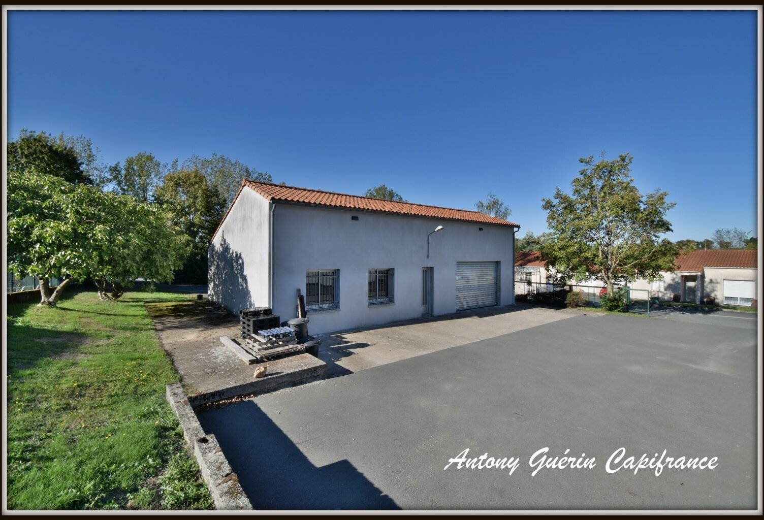 Local artisanal de 120 m² avec mezzanine – La Gaubretière (85130) — photo 1