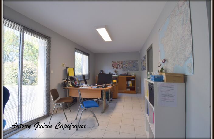 Local artisanal de 120 m² avec mezzanine – La Gaubretière (85130) — photo 2