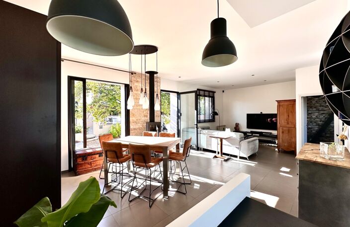 MARSEILLE 9ᵉ – BONNEVEINE | MAISON DE CHARME DE 120M2 AVEC PISCINE, JARDIN ET PRESTATIONS DE QUALITÉ — photo 3