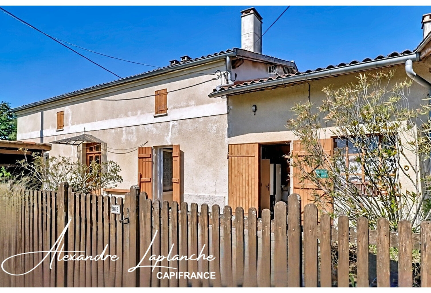 Dpt Tarn et Garonne (82), à Saint-Arroumex, à vendre maison 4 pièces à réinventer avec dépendances et hangar pour donner de la place à vos projets ! — photo 1