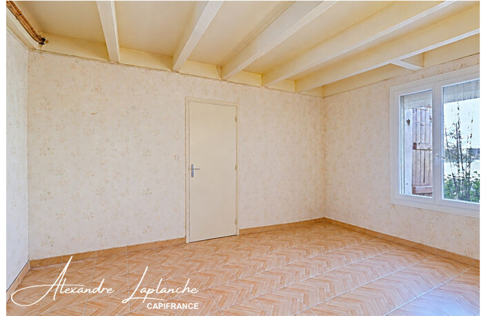 Dpt Tarn et Garonne (82), à Saint-Arroumex, à vendre maison 4 pièces à réinventer avec dépendances et hangar pour donner de la place à vos projets ! — photo 4