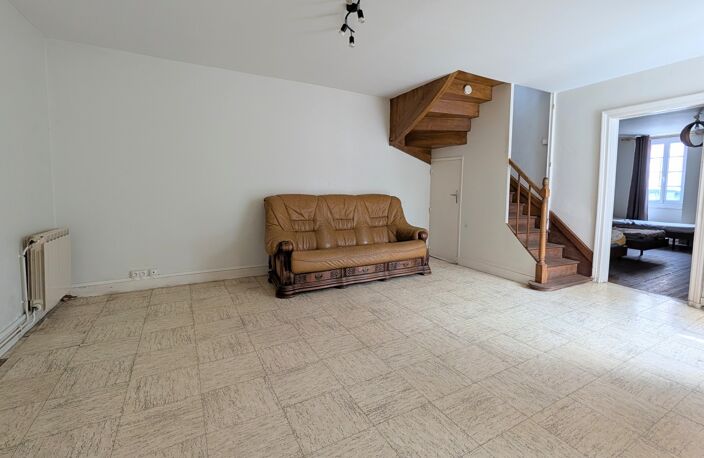 SEGONZAC (16) Charmante maison de ville avec cour et dépendance. Idéal premier achat ou investissement — photo 3