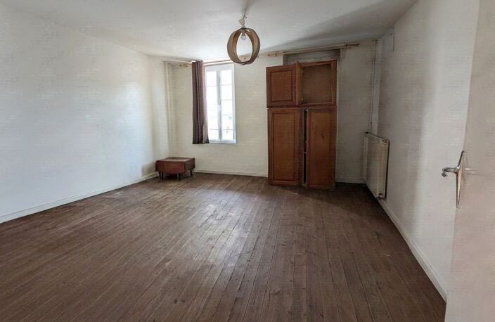 SEGONZAC (16) Charmante maison de ville avec cour et dépendance. Idéal premier achat ou investissement — photo 4